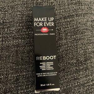 make up forever reboot foudation Y218